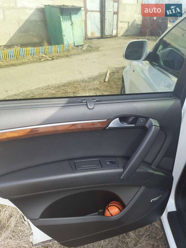 Позашляховик / Кросовер Audi Q7 2010 в Запоріжжі