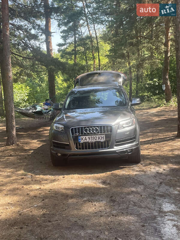 Внедорожник / Кроссовер Audi Q7 2015 в Миргороде