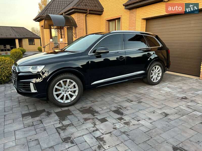 Внедорожник / Кроссовер Audi Q7 2019 в 