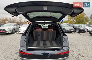 Внедорожник / Кроссовер Audi Q7 2016 в 