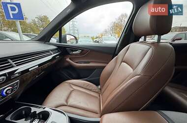 Внедорожник / Кроссовер Audi Q7 2016 в 