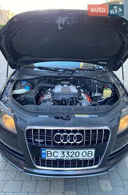 Внедорожник / Кроссовер Audi Q7 2011 в 