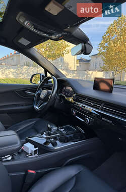 Внедорожник / Кроссовер Audi Q7 2017 в 