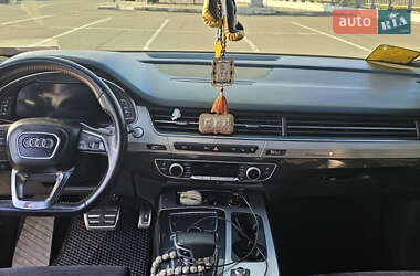 Позашляховик / Кросовер Audi Q7 2016 в 