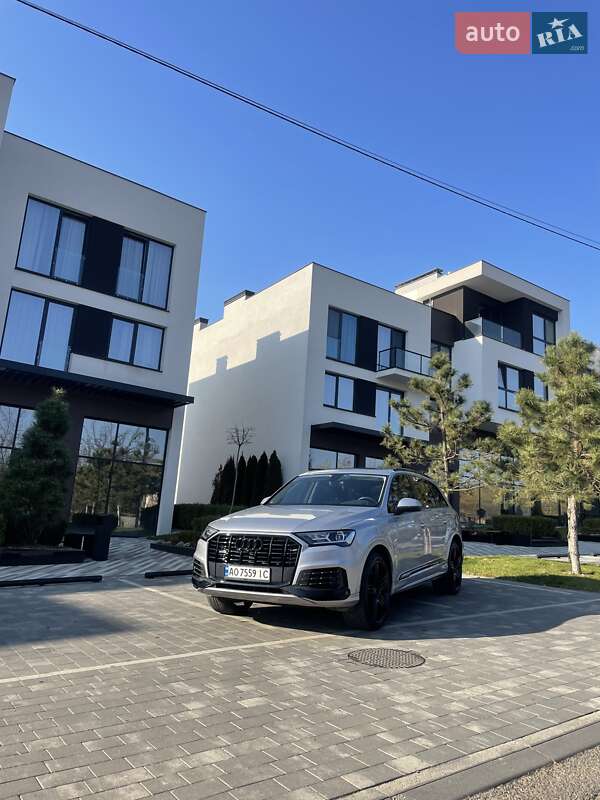 Позашляховик / Кросовер Audi Q7 2019 в Ужгороді