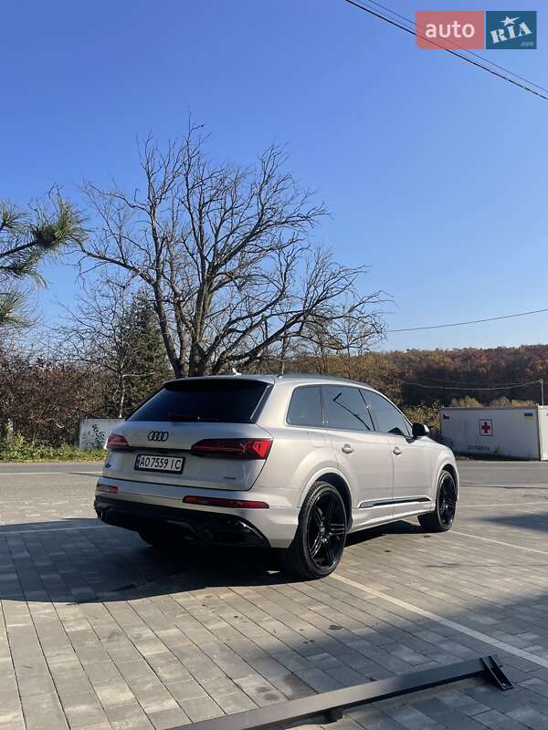 Позашляховик / Кросовер Audi Q7 2019 в Ужгороді
