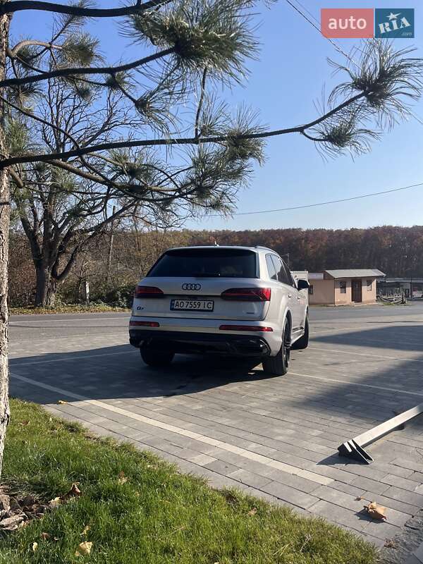 Позашляховик / Кросовер Audi Q7 2019 в Ужгороді