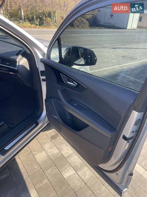 Позашляховик / Кросовер Audi Q7 2019 в Ужгороді
