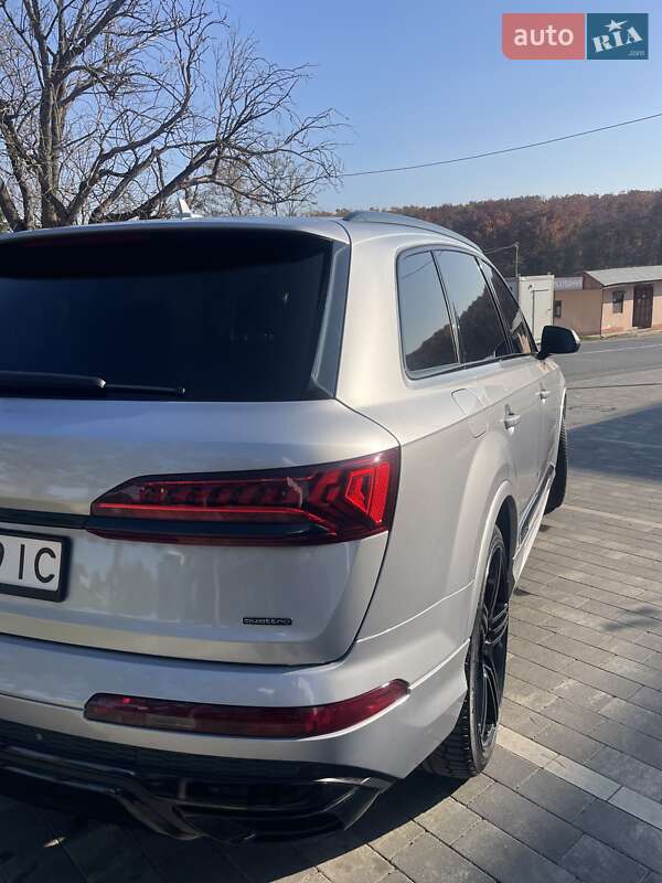 Позашляховик / Кросовер Audi Q7 2019 в Ужгороді