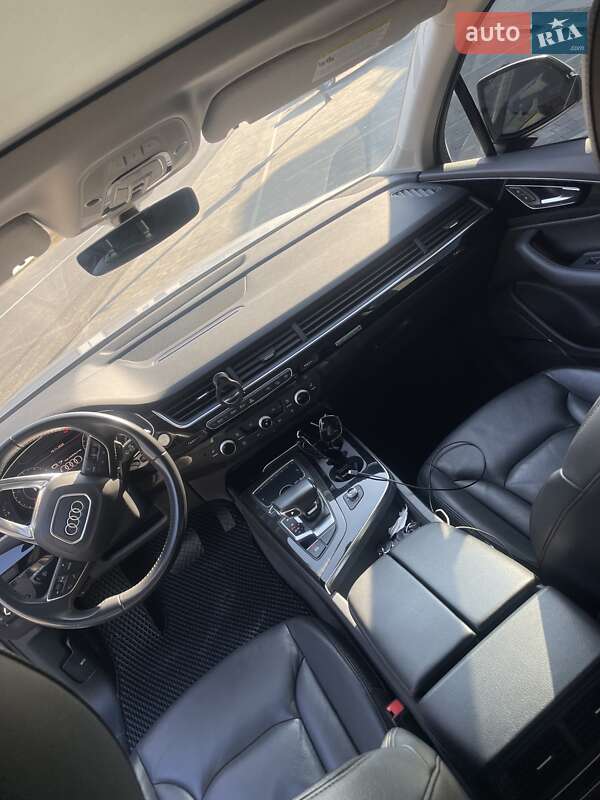 Позашляховик / Кросовер Audi Q7 2019 в Ужгороді