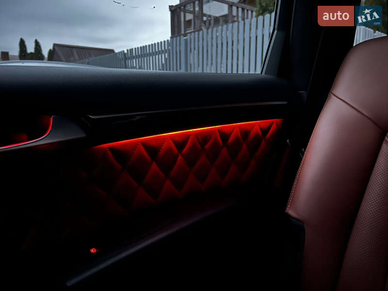 Позашляховик / Кросовер Audi Q7 2013 в Дніпрі
