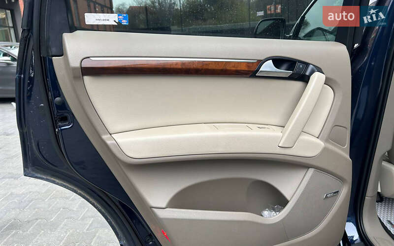 Позашляховик / Кросовер Audi Q7 2014 в Чернівцях