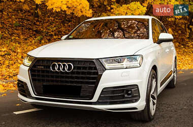 Позашляховик / Кросовер Audi Q7 2015 в Чернівцях