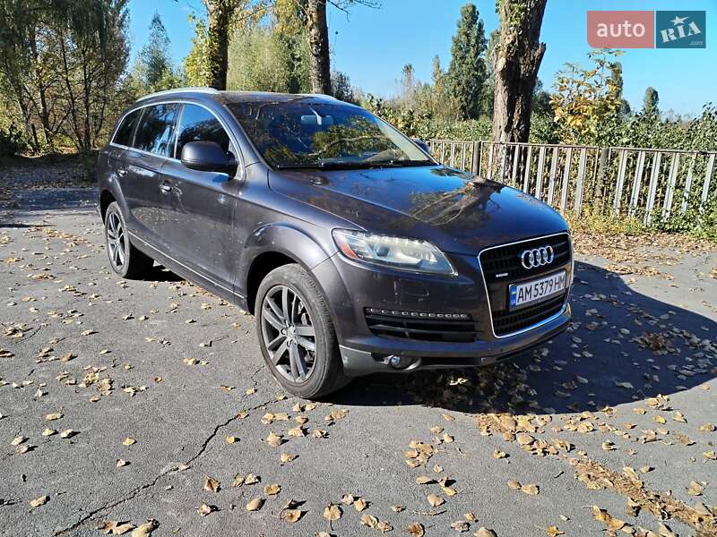 Внедорожник / Кроссовер Audi Q7 2011 в Звягеле