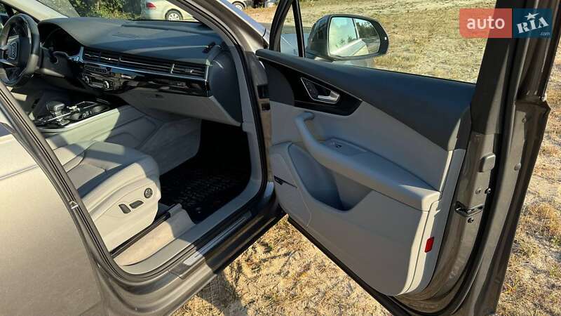 Внедорожник / Кроссовер Audi Q7 2017 в Шостке