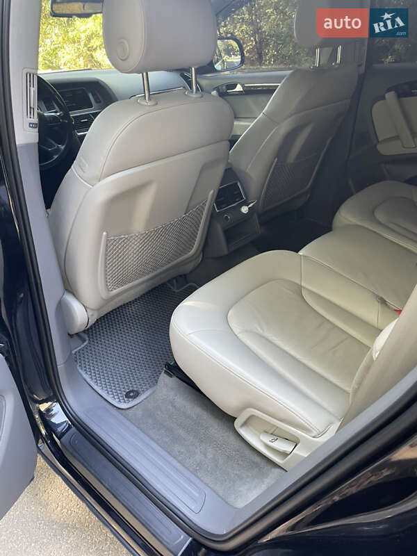 Позашляховик / Кросовер Audi Q7 2011 в Полтаві