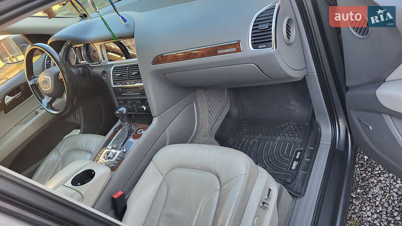 Позашляховик / Кросовер Audi Q7 2011 в Романіву