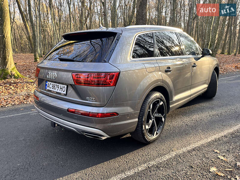 Позашляховик / Кросовер Audi Q7 2017 в Луцьку