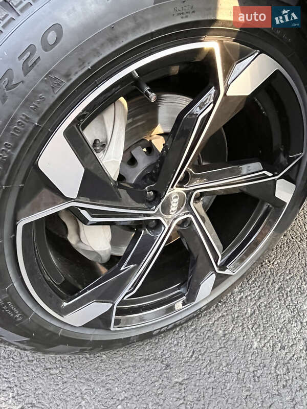 Позашляховик / Кросовер Audi Q7 2017 в Луцьку