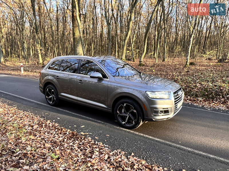 Позашляховик / Кросовер Audi Q7 2017 в Луцьку
