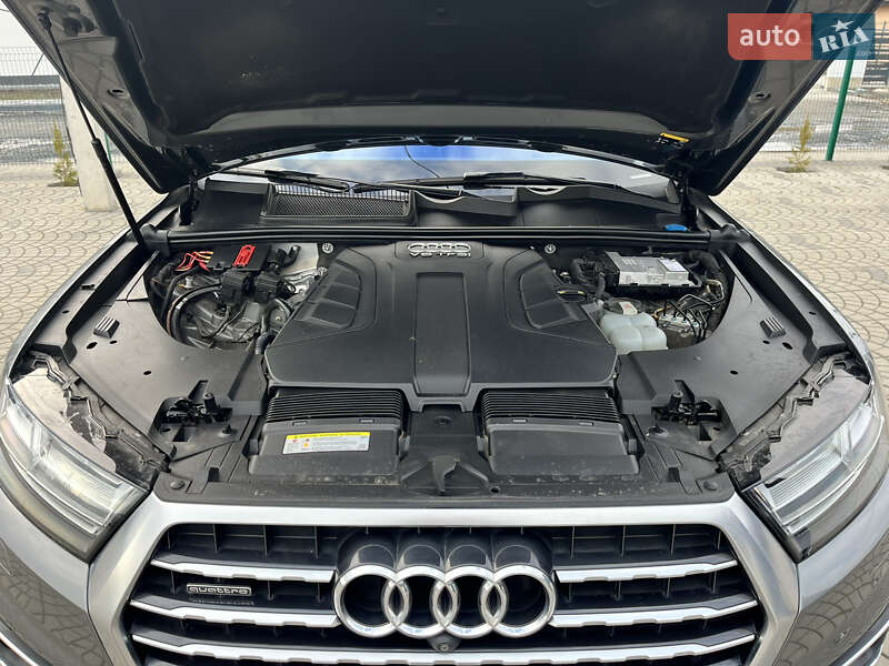 Позашляховик / Кросовер Audi Q7 2017 в Луцьку