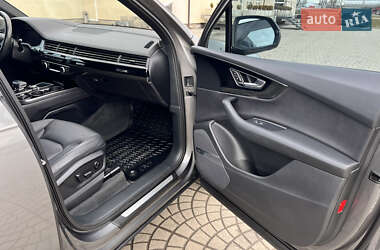 Внедорожник / Кроссовер Audi Q7 2017 в 