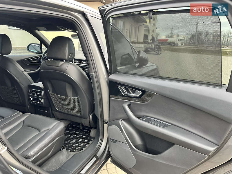 Позашляховик / Кросовер Audi Q7 2017 в Луцьку