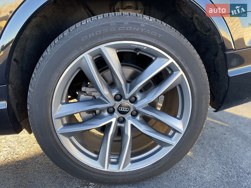 Позашляховик / Кросовер Audi Q7 2017 в Львові
