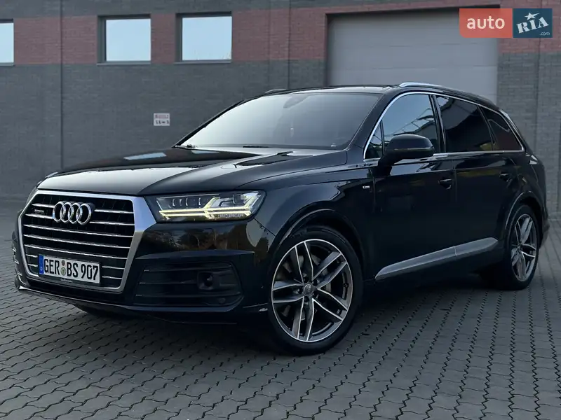 Внедорожник / Кроссовер Audi Q7 2016 в 