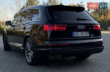 Внедорожник / Кроссовер Audi Q7 2016 в 