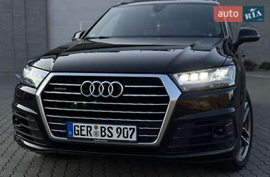 Внедорожник / Кроссовер Audi Q7 2016 в 