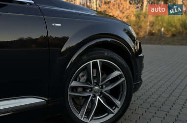 Внедорожник / Кроссовер Audi Q7 2016 в 