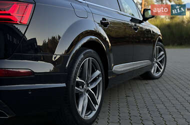 Внедорожник / Кроссовер Audi Q7 2016 в 