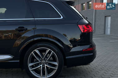 Внедорожник / Кроссовер Audi Q7 2016 в 
