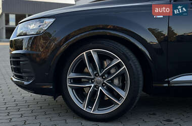 Внедорожник / Кроссовер Audi Q7 2016 в 