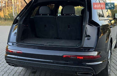 Внедорожник / Кроссовер Audi Q7 2016 в 