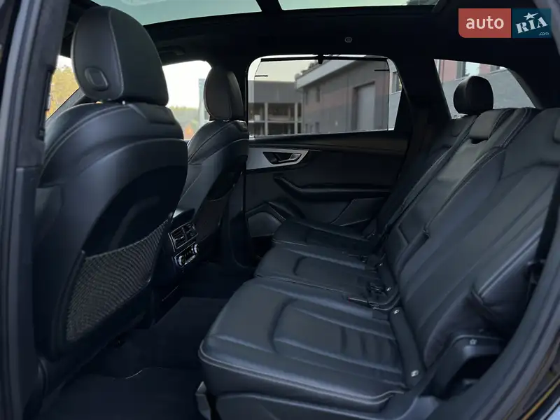 Внедорожник / Кроссовер Audi Q7 2016 в 