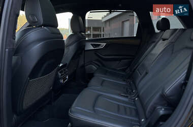 Внедорожник / Кроссовер Audi Q7 2016 в 