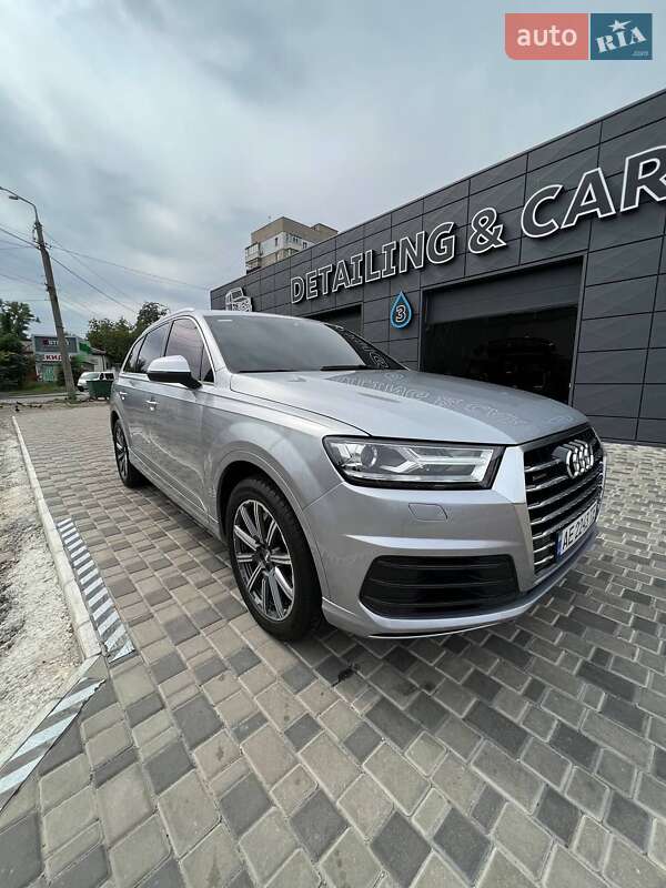 Позашляховик / Кросовер Audi Q7 2016 в Києві