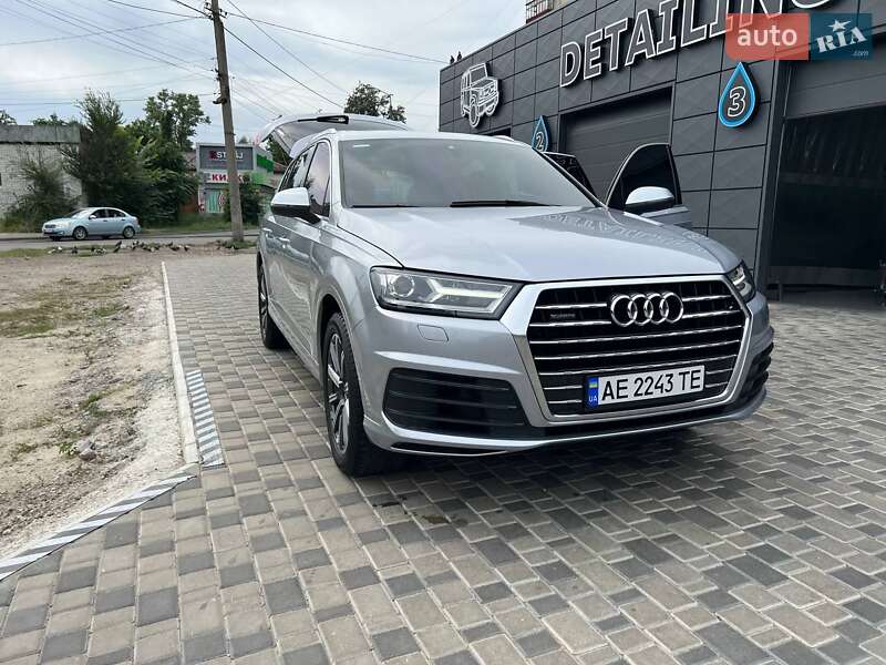 Позашляховик / Кросовер Audi Q7 2016 в Києві