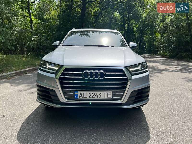 Позашляховик / Кросовер Audi Q7 2016 в Києві