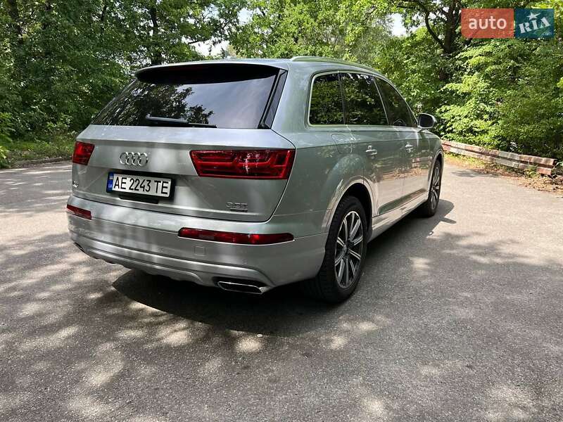 Позашляховик / Кросовер Audi Q7 2016 в Києві