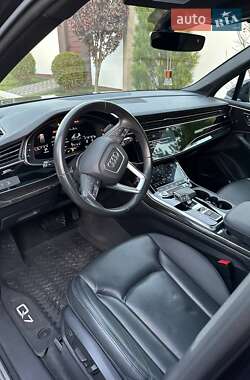Внедорожник / Кроссовер Audi Q7 2020 в 