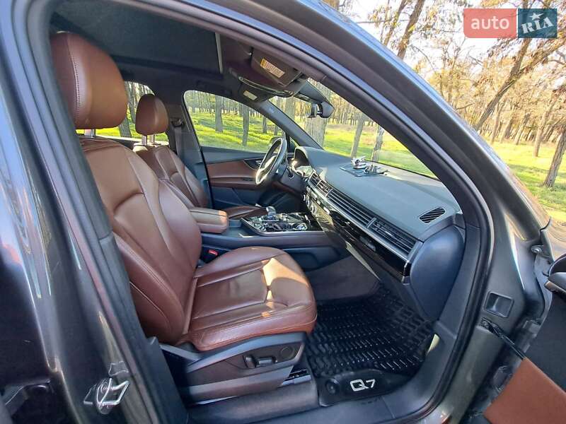 Позашляховик / Кросовер Audi Q7 2018 в Миколаєві