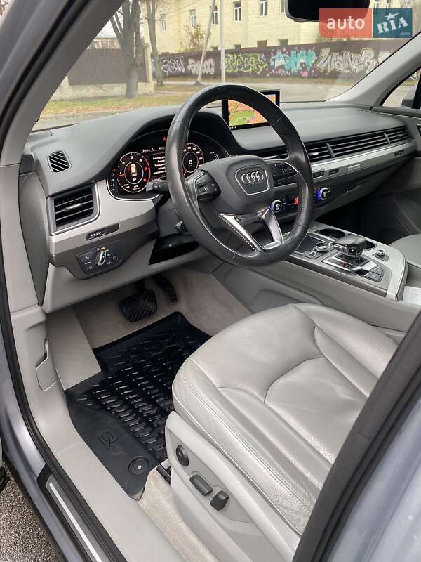 Позашляховик / Кросовер Audi Q7 2015 в Чернігові