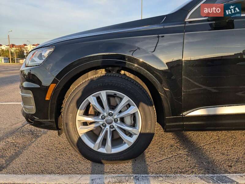 Позашляховик / Кросовер Audi Q7 2018 в Рівному