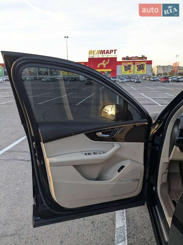 Позашляховик / Кросовер Audi Q7 2018 в Рівному