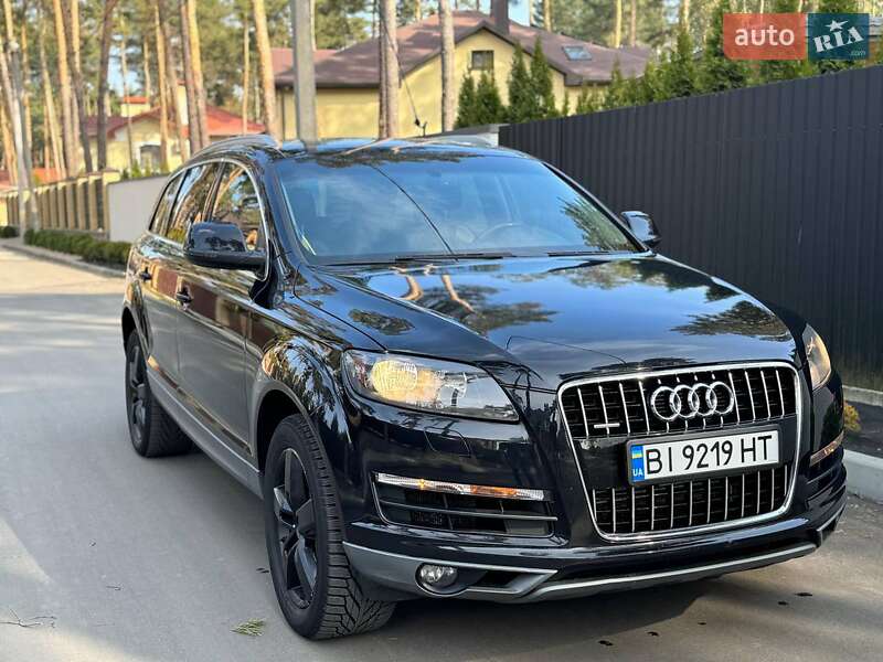 Позашляховик / Кросовер Audi Q7 2011 в 