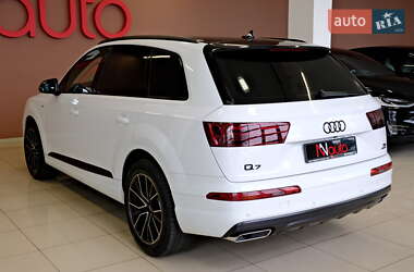 Внедорожник / Кроссовер Audi Q7 2018 в 