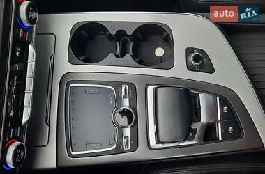 Внедорожник / Кроссовер Audi Q7 2016 в 